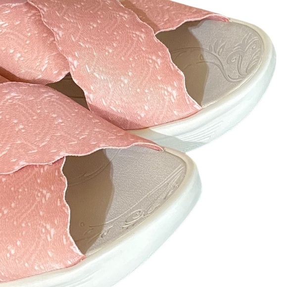 Bzees Padded Comfort Wedge Slide Sandals Scalloped Strap Women’s Size 8.… - Picture 7 of 11